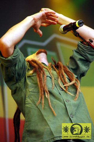 Jahcoustix (D) with The Dubios Neighbourhood 23. Summer Jam Festival - Fuehlinger See, Koeln - Red Stage - 04. Juli 2008 (11).JPG